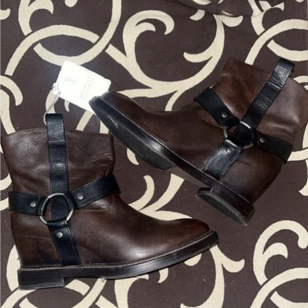 Brunello Cucinelli 
Hidden wedge western boot
Size 37.5 
New with tags